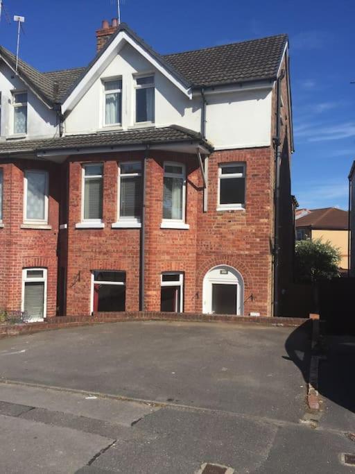 Spacious 5 Large Bedroom Victorian House - Beach 2 Miles Poole Bagian luar foto