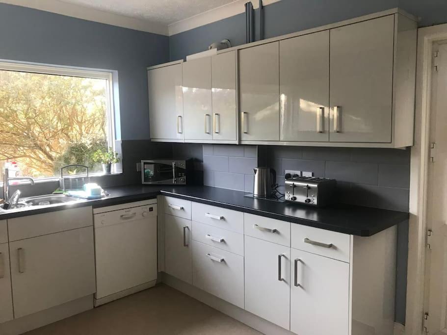 Spacious 5 Large Bedroom Victorian House - Beach 2 Miles Poole Bagian luar foto