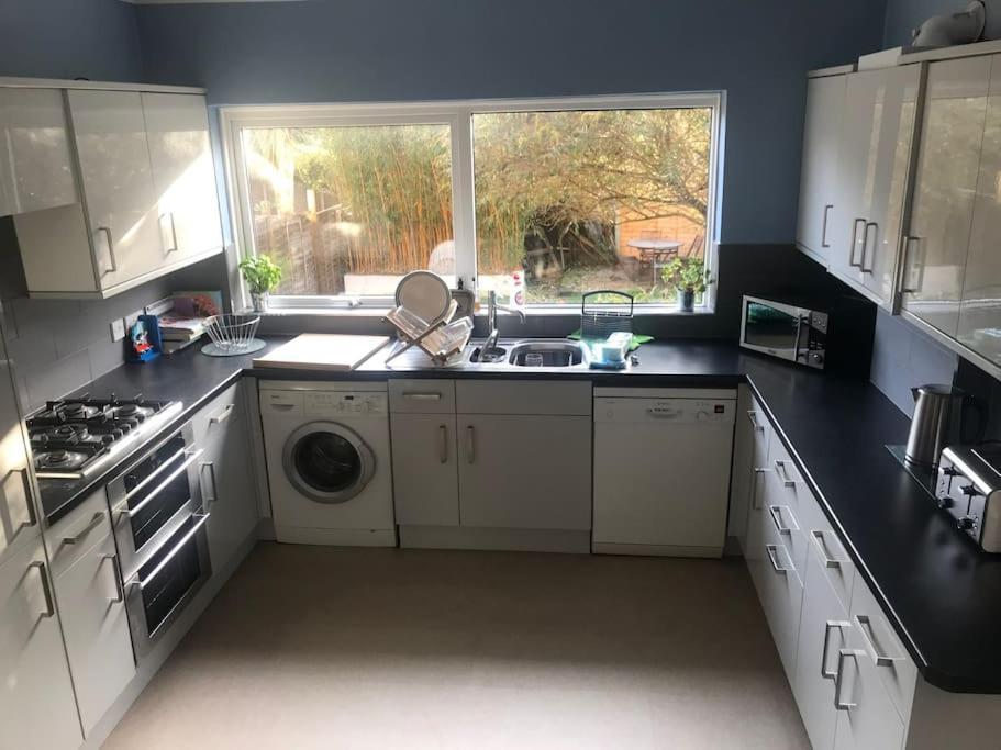 Spacious 5 Large Bedroom Victorian House - Beach 2 Miles Poole Bagian luar foto